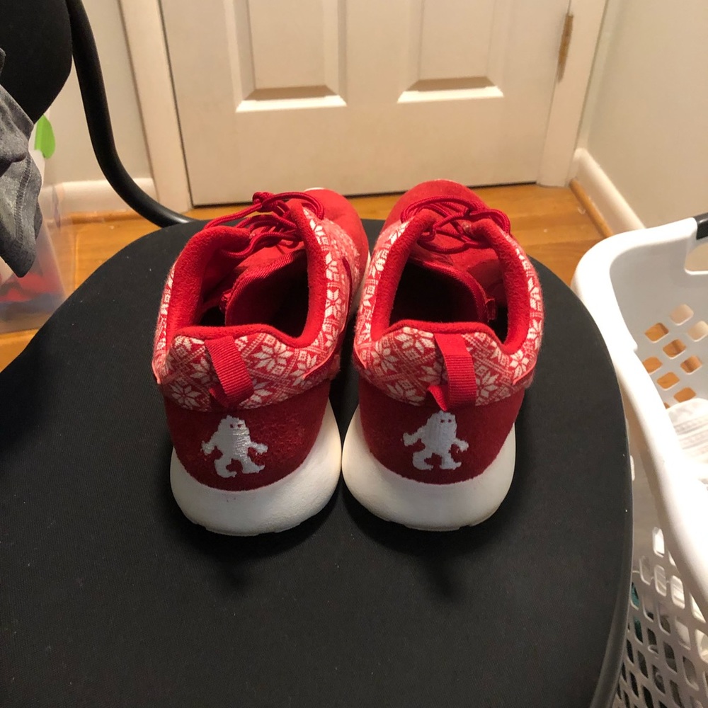 Nike Christmas Roshe (rare) // ABDOMINAL SNOWMAN